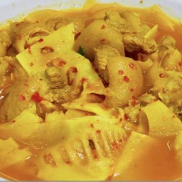 แกงส้มหน่อไม้ดองใส่ขาหมู