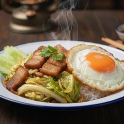 ข้าวหน้ากะหล่ำหมูกรอบไข่ดาว