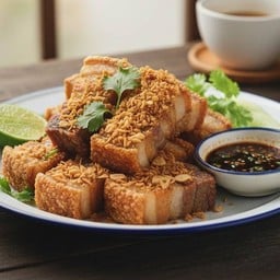 หมูสามชั้นทอดกระเทียม