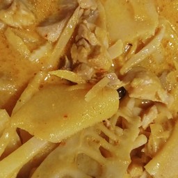 แกงคั่วหน่อไม้ดองไก่