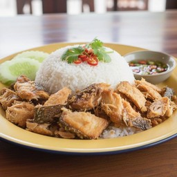 ข้าวหน้าปลาแกะ(ปลาสลิด)