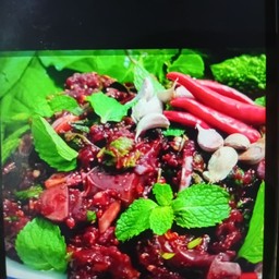 ร้านลาบ ยายพลอย ครัวอีสาน