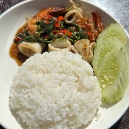 (ข้าวราด)กะเพราทะเล