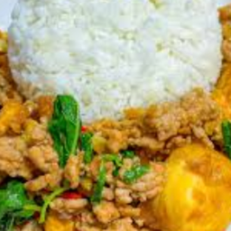 KH08.55 ผัดกะเพราหมูสับ 50 กรัม+เต้าหู้ไข่ ราดข้าว