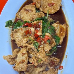 ผัดกระเพราหมูชิ้น