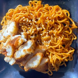 มาม่าเผ็ดเกาหลีหน้าไก่ทอด