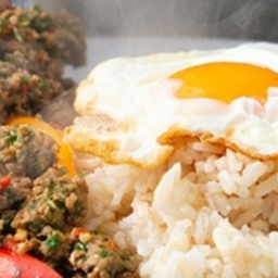 KH08.07 ผัดกะเพราเป็ดสับ 50 กรัม+ไข่ดาว 1 ฟอง ราดข้าว