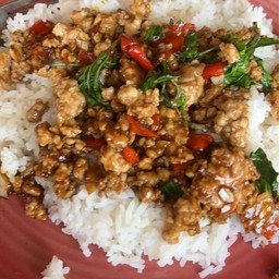 กะเพาหมูสับราดข้าว