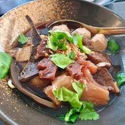 เส้นใหญ่น้ำ รวมทุกอย่าง