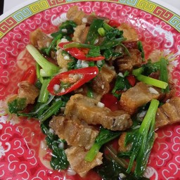 หมูกรอบผัดคื่นช่าย