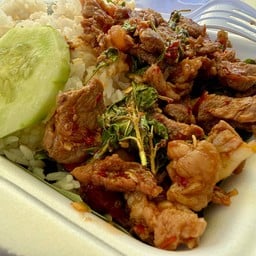 แสงเดือน อาหารตามสั่ง