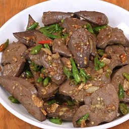 ตับหมูผัดพริกขี้หนูสวน