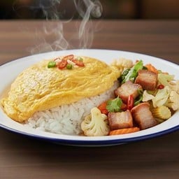 ข้าวไข่ข้นผัดผักรวมมิตรหมูกรอบ