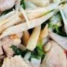 KH01.63  แกงหน่อไม้ดองไก่ 50 กรัม (รวมข้าวเหนียว)