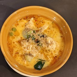 แกงเขียวหวานหมู หรือ ไก่ GREEN CURRY WITH CHOICE OF PORK OR CHICKEN