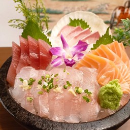 ปลาดิบรวมกลาง มีฮามาจิ แซลมอน ทูน่า ปลาเนื้อขาว