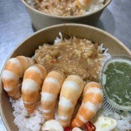 ครัวอร่อยดี ข้าวแกง ข้าวกุ้งแกะ หมูทอด ขาหมู ตามสั่ง มีขายหลายอย่าง แวะมาดูได้จ้ะ