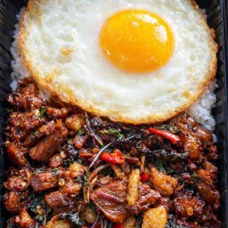 กะเพราเนื้อเสือร้องไห้