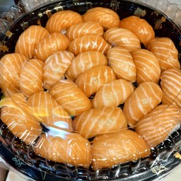 ซูชิปลาแซลมอน 25 ชิ้น