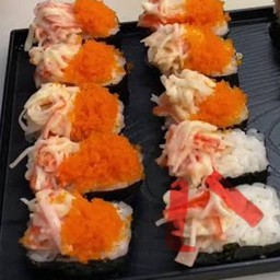 ซูชิ ปูอัดมายองเนส+ไข่กุ้ง