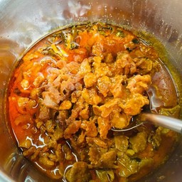 ร้านข้าวแกงแม่ประดับ