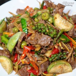 ผัดฉ่าเนึ้อ(ราดข้าว)