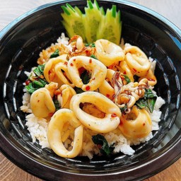 ข้าวกะเพราปลาหมึก