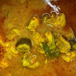 แกงเคี้ยวพริกขาหมู