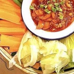 ผักลวก+น้ำพริกปลาร้า Blanched vegetables + chili paste