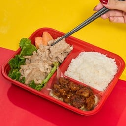 ข้าวเบนโตะหมูหมักงา + น้ำพริกกากหมู จริงใจ