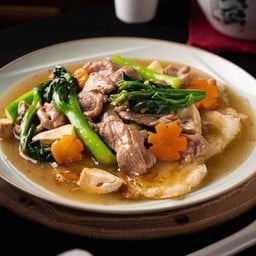 ราดหน้าหมูนุ่ม