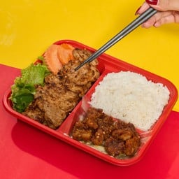 ข้าวเบนโตะหมูหมักหม่าล่า + น้ำพริกกากหมู จริงใจ