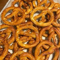 Plain pretzel