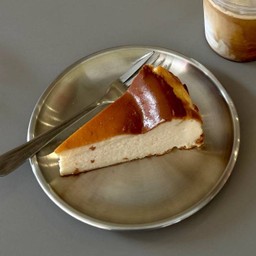 Basque Burnt CheeseCake-ชีสเค้กหน้าไหม้