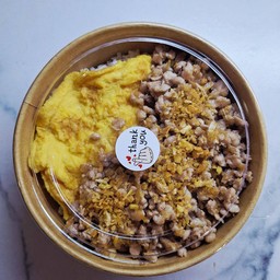 ข้าวหมูสับซีอิ้วกระเทียมพริกไทย+ไข่เจียว