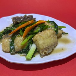 เนื้อปลากระพงผัดคึ่นไฉ้