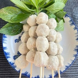 ร้านน้องสกอร์ หมึกย่าง/ลูกชิ้นทอด/ลูกชิ้นย่าง/ข้าวโพดคลุกเนย บ่อวิน