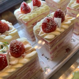 Sweet Macaron Crème de Fraise