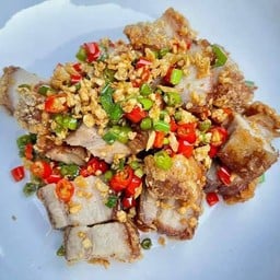 หมูกรอบผัดพริกเกลือ