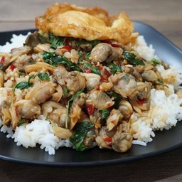 ข้าวกระเพราหอยลาย