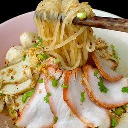 เส้นเล็กคลุกแซ่บ