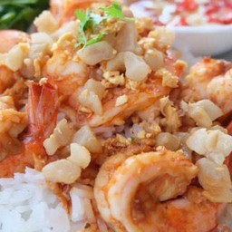 กุ้งทอดกระเทียมราดข้าว