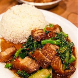 ข้าวกระเพราหมูกรอบ