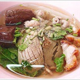 เกาเหลาเลือดหมูเครื่องในรวมหมูกรอบ