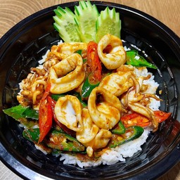 ข้าวราดพริกแกงปลาหมึก