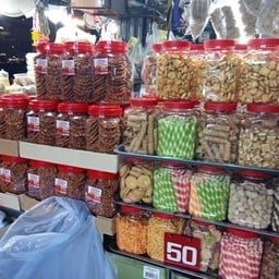 ตลาดยิ่งเจริญ