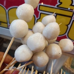 ลูกชิ้นปลาปิ้ง