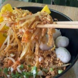 บะหมี่คลุก