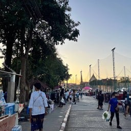 ตลาดริมบึงแก่นนคร