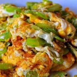 ข้าวหน้าไข่เจียวหมูสับมะระ